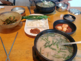 종로철교돼지국밥 food