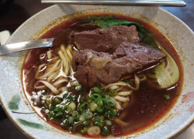 Jīng Chéng Niú Ròu Miàn Zhū Jiǎo Miàn food
