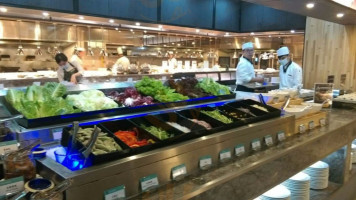Guì Guān Zì Zhù Cān Tīng Zhǎng Róng Fèng Huáng Jiǔ Diàn Jiāo Xī food