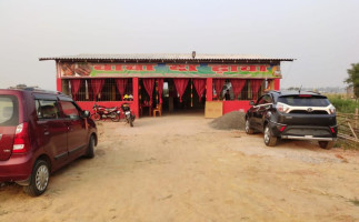 Baba Da Dhaba outside