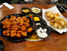 교촌치킨 food