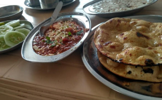Basant Dhaba Sampla food