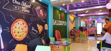 Pizza Garage Salempur inside