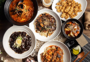 Mǎn Yuè 보름달 Hán Shì Zhèng Tǒng Zhà Jiàng Miàn food