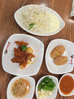 돈통마늘보쌈 food