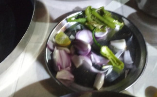 Poora Bhai Dhabha food