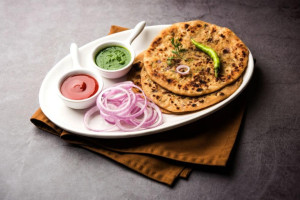 The Paratha House food