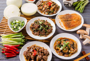 Dà Bù Tiě Bǎn Shāo Lí Míng Diàn food