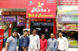 Mithu's Cafe inside