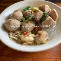 Mie Ayam Bakso Wahyu Putro inside