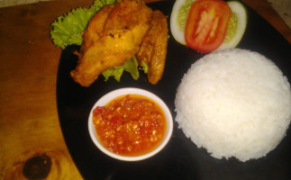 Ropicong B’one Cafe food
