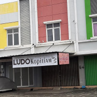 Ludo Kopitiam Moomoo Burger food