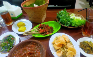 Rumah Makan Ihc Ibu Haji Cijantung (d/h Ciganea) Masakan Sunda. Rawa Buntu Serpong Tangerang Selatan food