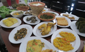 Rumah Makan Ihc Ibu Haji Cijantung (d/h Ciganea) Masakan Sunda. Rawa Buntu Serpong Tangerang Selatan food