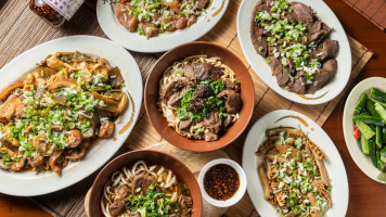 Qiǎo Hé Zhēn Niú Ròu Miàn Jīng Guó Diàn food