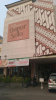 Ny.swan Dapur Solo outside