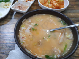 통통돼지국밥 food