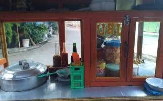 Bubur Ayam Kentjana outside