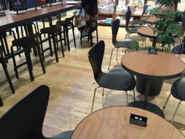 スターバックスコーヒー Tsutaya Bookstore Dōng Yún Diàn inside