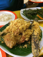 Warung Nasi Alam Sunda food