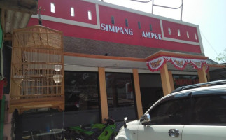 Rumah Makan Simpang Ampek outside