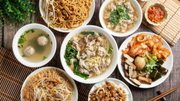 Hēi Zhū Y Shǒu Gōng Ròu Gēng food