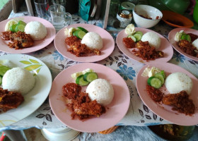 Ayam Goreng Honje Zubi food