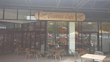 Giannis Cafe inside