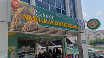 Nasi Lemak Royale Datuk Kumbar outside