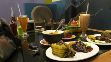 Cafe Resto Mandiri 79 food