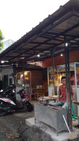 Rumah Makan Pak Sakud outside