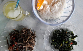 Warung Lesehan Iwak Kali Mbak Menik food