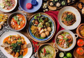 Thai J Táo Yuán Nán Píng Diàn food