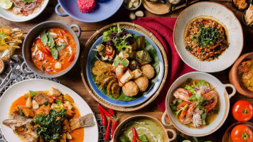Thai J Táo Yuán Nán Píng Diàn food