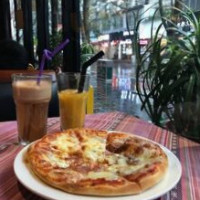 Mí Dié Xiāng Pī Sà Diàn food