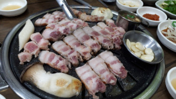 돈돈촌 food