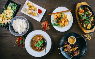 Raya Thai Indonesian Restaurant food