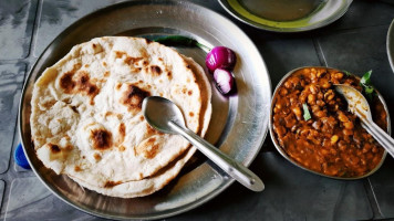 Trimurti Dhaba food