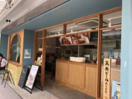 Neu. Cafe Wàn Bó Rù Kǒu Qián Diàn food