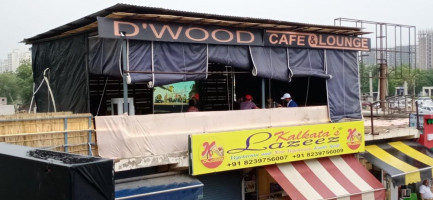 D'wood Cafe Lounge outside