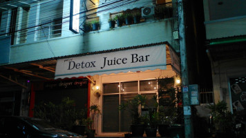 Detox Juice Maybe outside