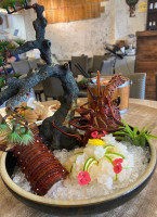 Qiǎo Yàn Yú Fāng inside