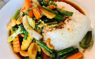 Baan Phaya Thai Dakabin food