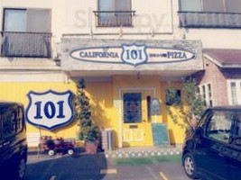 カルフォルニア 101 Pizza outside