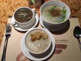 Gòng Tóng Shì Chǎng Dà Yì Lì Zhì Jiǔ Diàn food