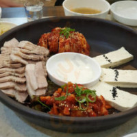 원할머니보쌈 food