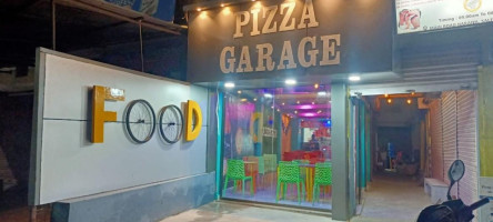 Pizza Garage Salempur food