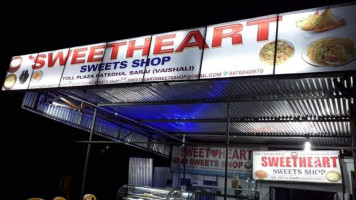 Sweetheart Sweets Shop outside
