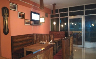 Yalamber Bar Restaurant And Cafe inside
