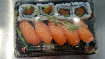 Sushi Omoide food